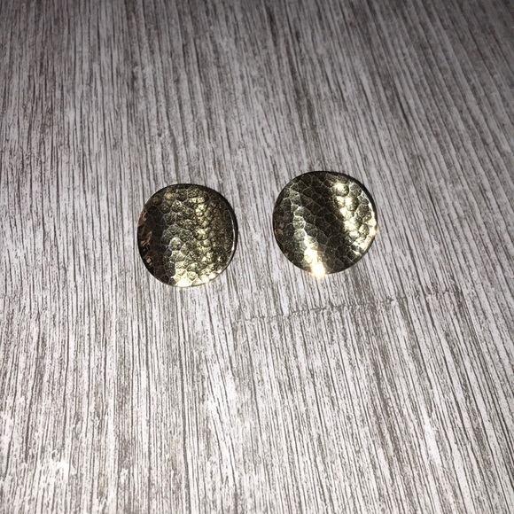 Hammered gold tone clip on earrings - Picture 2 of 3